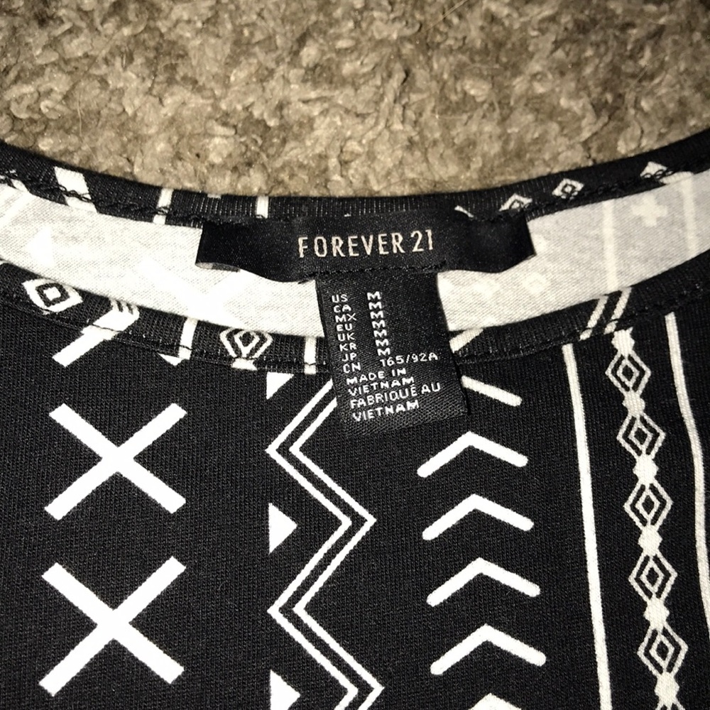 Patterned Crop Top - Picture 2 of 3